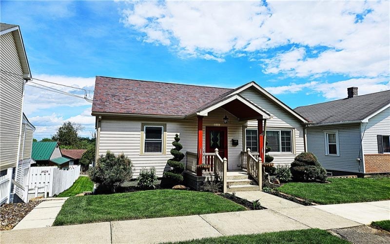 12 1/2 Vine St, Mt Pleasant, 15666, 3 Bedrooms Bedrooms, 6 Rooms Rooms,2 BathroomsBathrooms,Residential,For Sale,Vine St,1699470
