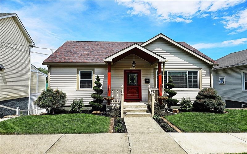 12 1/2 Vine St, Mt Pleasant, 15666, 3 Bedrooms Bedrooms, 6 Rooms Rooms,2 BathroomsBathrooms,Residential,For Sale,Vine St,1699470