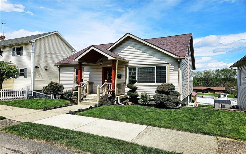 12 1/2 Vine St, Mt Pleasant, 15666, 3 Bedrooms Bedrooms, 6 Rooms Rooms,2 BathroomsBathrooms,Residential,For Sale,Vine St,1699470