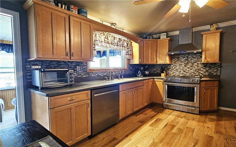 12 1/2 Vine St, Mt Pleasant, 15666, 3 Bedrooms Bedrooms, 6 Rooms Rooms,2 BathroomsBathrooms,Residential,For Sale,Vine St,1699470