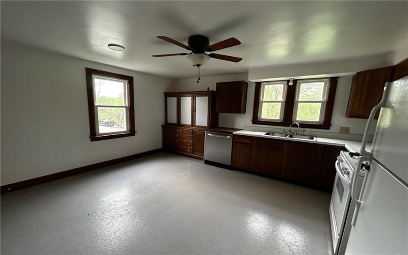 932 Franklin Ave, Connellsville, 15425, 4 Bedrooms Bedrooms, 7 Rooms Rooms,1.1 BathroomsBathrooms,Residential,For Sale,Franklin Ave,1699487