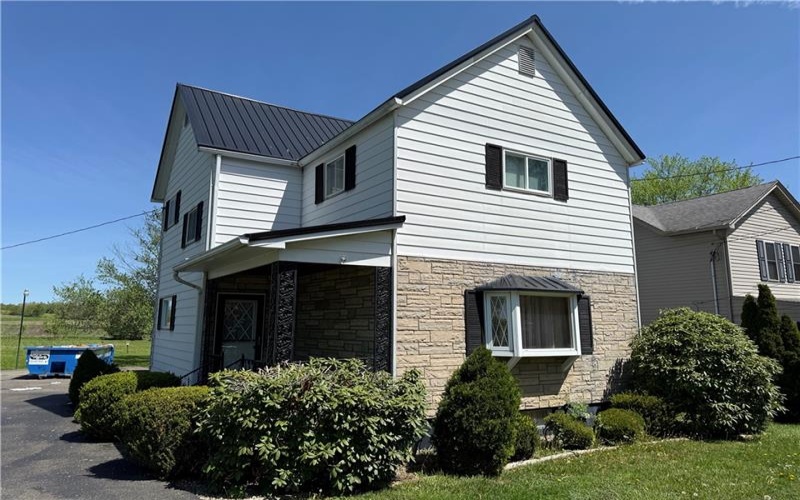 1354 Pittsburgh St, Scottdale, 15683, 3 Bedrooms Bedrooms, 9 Rooms Rooms,2 BathroomsBathrooms,Residential,For Sale,Pittsburgh St,1699354