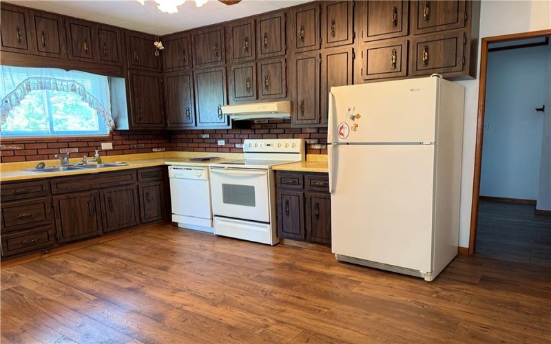 1354 Pittsburgh St, Scottdale, 15683, 3 Bedrooms Bedrooms, 9 Rooms Rooms,2 BathroomsBathrooms,Residential,For Sale,Pittsburgh St,1699354