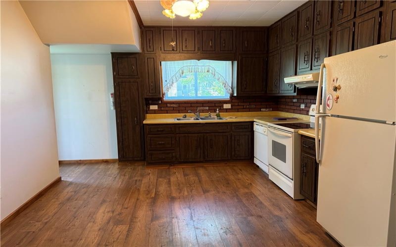 1354 Pittsburgh St, Scottdale, 15683, 3 Bedrooms Bedrooms, 9 Rooms Rooms,2 BathroomsBathrooms,Residential,For Sale,Pittsburgh St,1699354