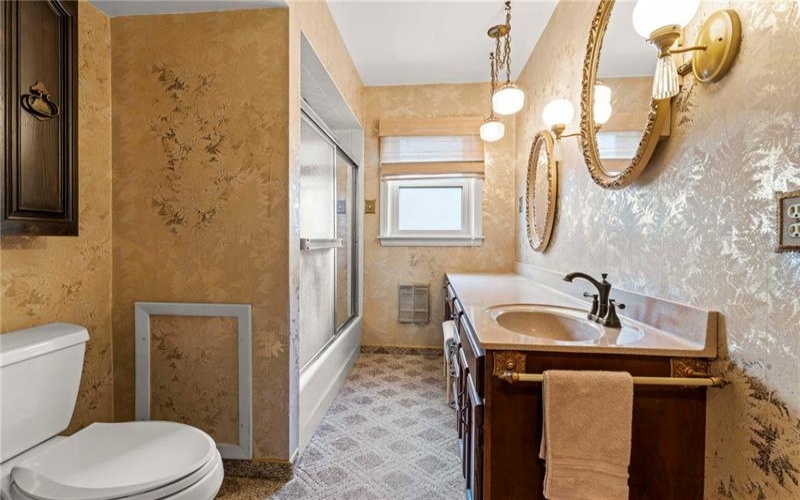 802 Gladden Road, Canonsburg, 15317, 2 Bedrooms Bedrooms, 8 Rooms Rooms,2 BathroomsBathrooms,Residential,For Sale,Gladden Road,1699389