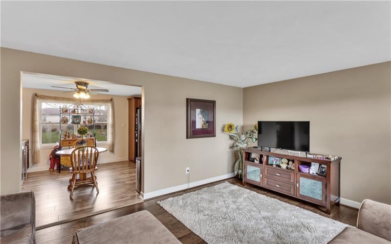 135 Rizzi Dr, Irwin, 15642, 3 Bedrooms Bedrooms, 8 Rooms Rooms,2.1 BathroomsBathrooms,Residential,For Sale,Rizzi Dr,1699464