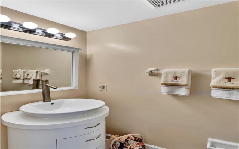 135 Rizzi Dr, Irwin, 15642, 3 Bedrooms Bedrooms, 8 Rooms Rooms,2.1 BathroomsBathrooms,Residential,For Sale,Rizzi Dr,1699464