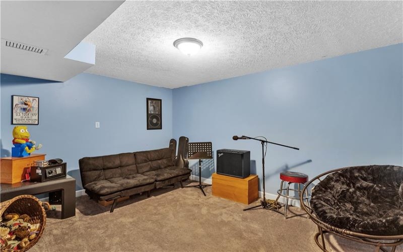 135 Rizzi Dr, Irwin, 15642, 3 Bedrooms Bedrooms, 8 Rooms Rooms,2.1 BathroomsBathrooms,Residential,For Sale,Rizzi Dr,1699464
