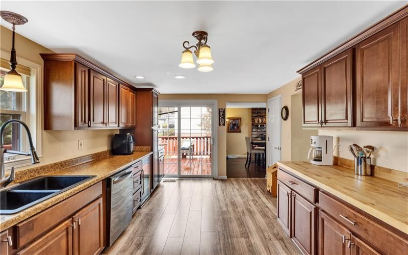 135 Rizzi Dr, Irwin, 15642, 3 Bedrooms Bedrooms, 8 Rooms Rooms,2.1 BathroomsBathrooms,Residential,For Sale,Rizzi Dr,1699464