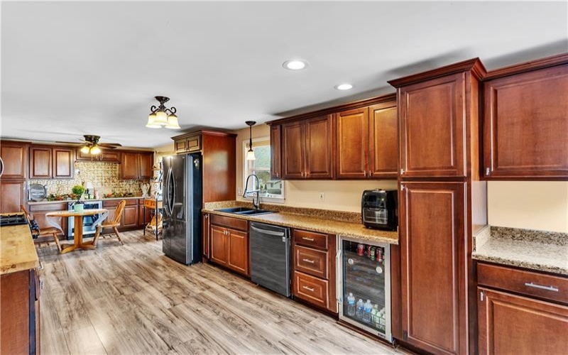 135 Rizzi Dr, Irwin, 15642, 3 Bedrooms Bedrooms, 8 Rooms Rooms,2.1 BathroomsBathrooms,Residential,For Sale,Rizzi Dr,1699464
