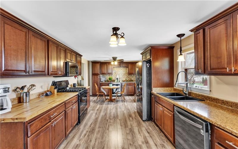 135 Rizzi Dr, Irwin, 15642, 3 Bedrooms Bedrooms, 8 Rooms Rooms,2.1 BathroomsBathrooms,Residential,For Sale,Rizzi Dr,1699464