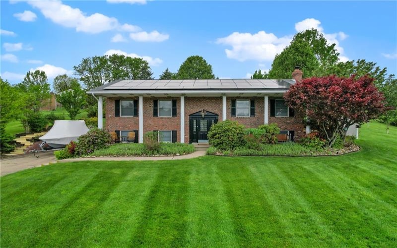 56 Russ St, Uniontown, 15401, 4 Bedrooms Bedrooms, 10 Rooms Rooms,3 BathroomsBathrooms,Residential,For Sale,Russ St,1699561