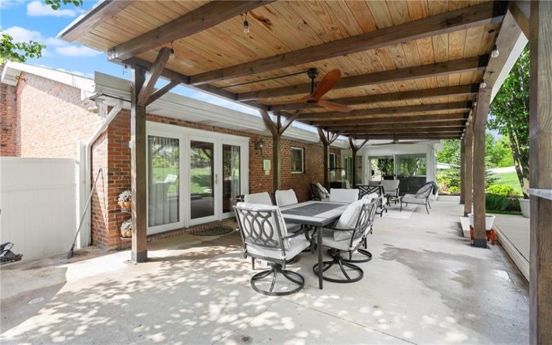 56 Russ St, Uniontown, 15401, 4 Bedrooms Bedrooms, 10 Rooms Rooms,3 BathroomsBathrooms,Residential,For Sale,Russ St,1699561