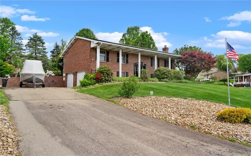 56 Russ St, Uniontown, 15401, 4 Bedrooms Bedrooms, 10 Rooms Rooms,3 BathroomsBathrooms,Residential,For Sale,Russ St,1699561