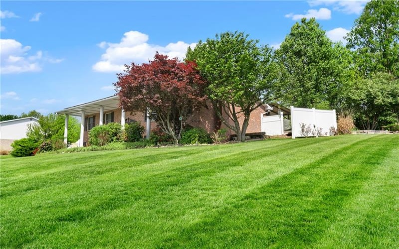 56 Russ St, Uniontown, 15401, 4 Bedrooms Bedrooms, 10 Rooms Rooms,3 BathroomsBathrooms,Residential,For Sale,Russ St,1699561