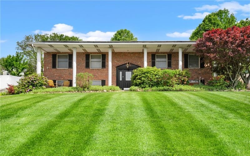56 Russ St, Uniontown, 15401, 4 Bedrooms Bedrooms, 10 Rooms Rooms,3 BathroomsBathrooms,Residential,For Sale,Russ St,1699561