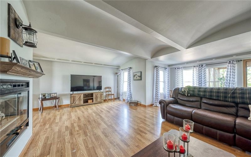 9 Saw Mill Ln, Hickory, 15340, 4 Bedrooms Bedrooms, ,4 BathroomsBathrooms,Residential,For Sale,Saw Mill Ln,1699570