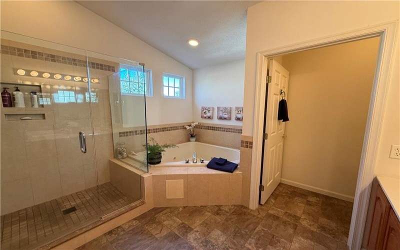 939 Castlegate Circle, Greensburg, 15601, 4 Bedrooms Bedrooms, 10 Rooms Rooms,2.1 BathroomsBathrooms,Residential,For Sale,Castlegate Circle,1699591