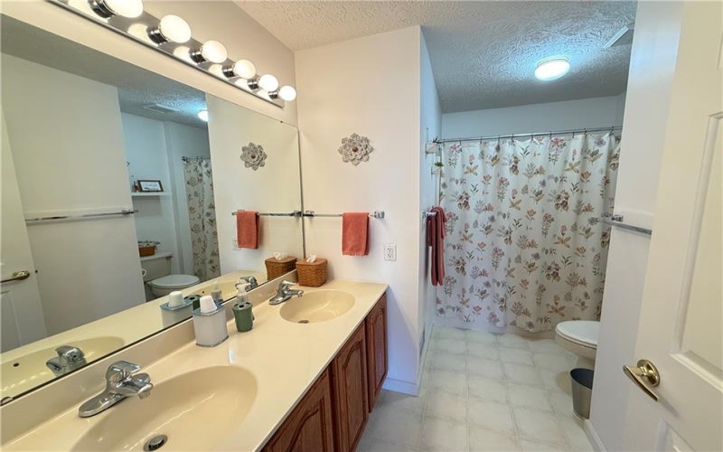 939 Castlegate Circle, Greensburg, 15601, 4 Bedrooms Bedrooms, 10 Rooms Rooms,2.1 BathroomsBathrooms,Residential,For Sale,Castlegate Circle,1699591