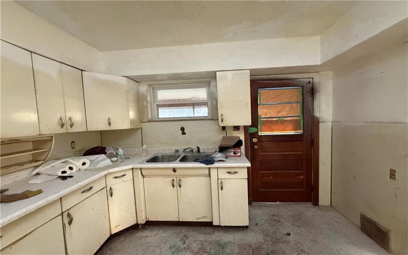 39 Eagle St, Charleroi, 15022, 4 Bedrooms Bedrooms, ,1.1 BathroomsBathrooms,Residential,For Sale,Eagle St,1699441