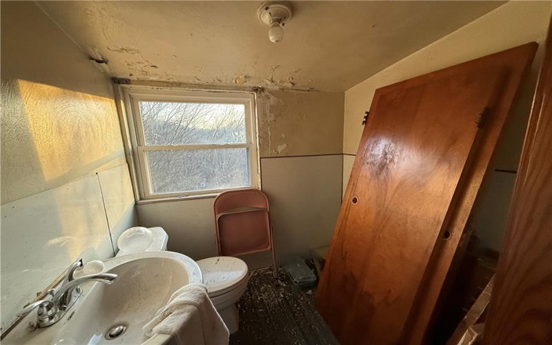 39 Eagle St, Charleroi, 15022, 4 Bedrooms Bedrooms, ,1.1 BathroomsBathrooms,Residential,For Sale,Eagle St,1699441
