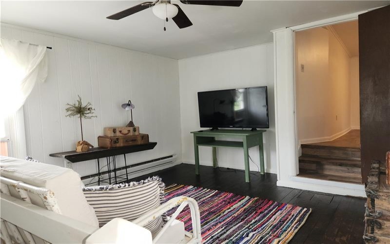 244 California Ave, Laughlintown, 15655, 3 Bedrooms Bedrooms, ,2 BathroomsBathrooms,Residential,For Sale,California Ave,1699627