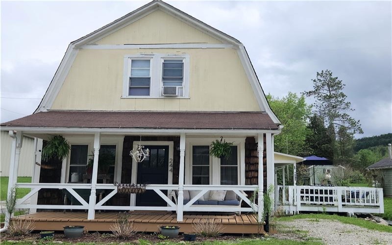 244 California Ave, Laughlintown, 15655, 3 Bedrooms Bedrooms, ,2 BathroomsBathrooms,Residential,For Sale,California Ave,1699627