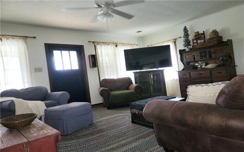 244 California Ave, Laughlintown, 15655, 3 Bedrooms Bedrooms, ,2 BathroomsBathrooms,Residential,For Sale,California Ave,1699627