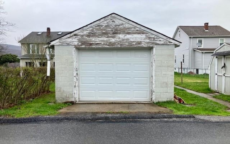 559 Howard St., Johnstown, 15906, 2 Bedrooms Bedrooms, ,2 BathroomsBathrooms,Residential,For Sale,Howard St.,1696245