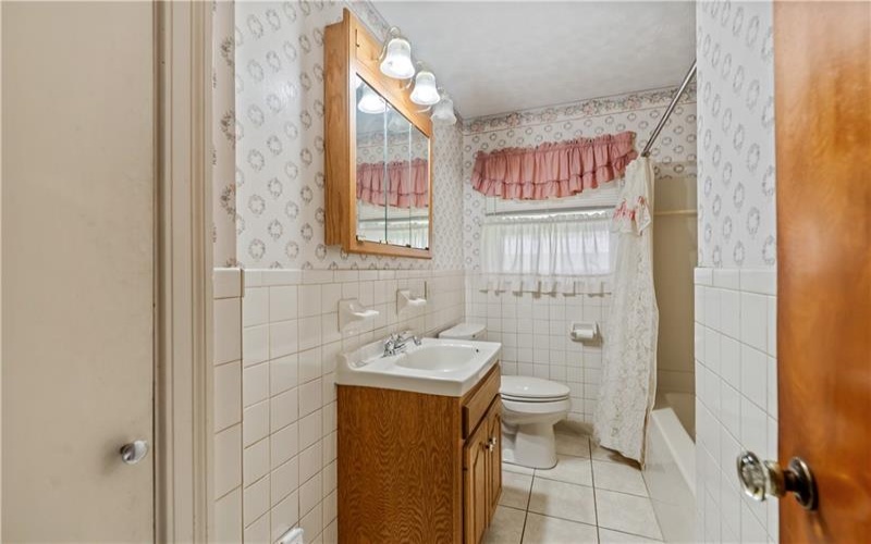 21 Moyer Ave, Charleroi, 15022, 2 Bedrooms Bedrooms, 6 Rooms Rooms,1 BathroomBathrooms,Residential,For Sale,Moyer Ave,1699649