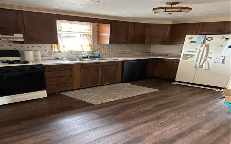 618 Fourth St, Monongahela, 15063, 4 Bedrooms Bedrooms, ,2.1 BathroomsBathrooms,Residential,For Sale,Fourth St,1699843