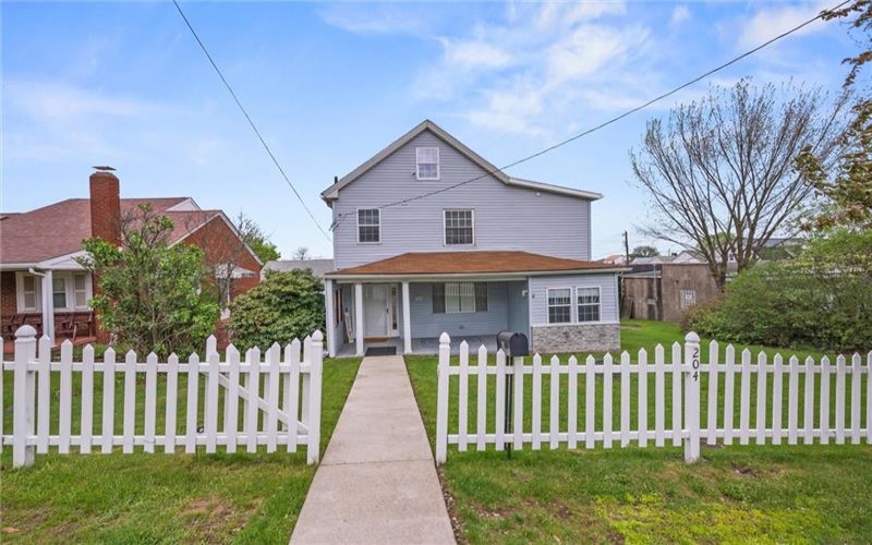 204 Bryant St, Vandergrift, 15690, 3 Bedrooms Bedrooms, 10 Rooms Rooms,2.1 BathroomsBathrooms,Residential,For Sale,Bryant St,1698463