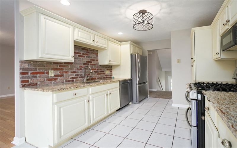 1004 Augusta Ln, Jeannette, 15644, 3 Bedrooms Bedrooms, 9 Rooms Rooms,2.1 BathroomsBathrooms,Residential,For Sale,Augusta Ln,1699867