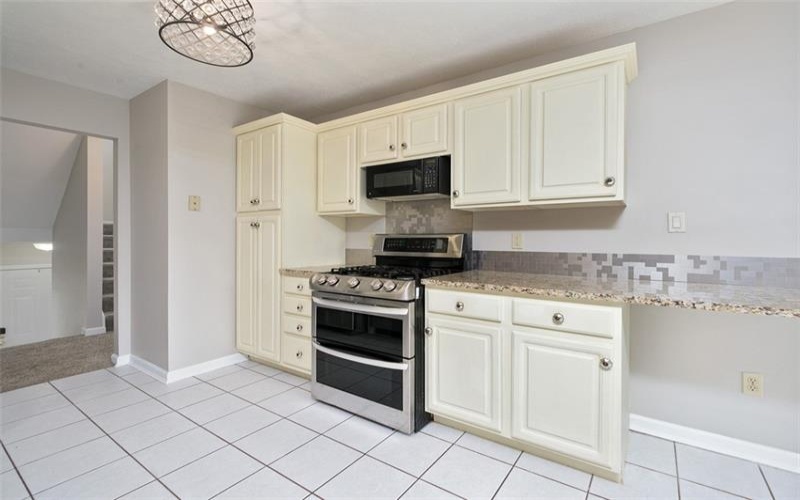 1004 Augusta Ln, Jeannette, 15644, 3 Bedrooms Bedrooms, 9 Rooms Rooms,2.1 BathroomsBathrooms,Residential,For Sale,Augusta Ln,1699867