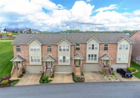 1004 Augusta Ln, Jeannette, 15644, 3 Bedrooms Bedrooms, 9 Rooms Rooms,2.1 BathroomsBathrooms,Residential,For Sale,Augusta Ln,1699867