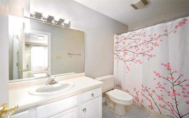 1004 Augusta Ln, Jeannette, 15644, 3 Bedrooms Bedrooms, 9 Rooms Rooms,2.1 BathroomsBathrooms,Residential,For Sale,Augusta Ln,1699867