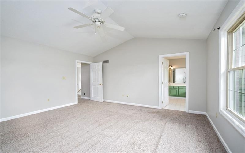 1004 Augusta Ln, Jeannette, 15644, 3 Bedrooms Bedrooms, 9 Rooms Rooms,2.1 BathroomsBathrooms,Residential,For Sale,Augusta Ln,1699867