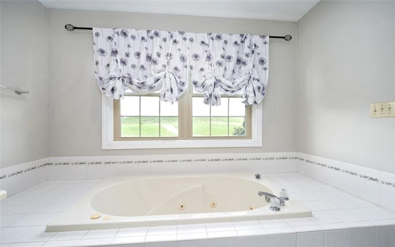 1004 Augusta Ln, Jeannette, 15644, 3 Bedrooms Bedrooms, 9 Rooms Rooms,2.1 BathroomsBathrooms,Residential,For Sale,Augusta Ln,1699867