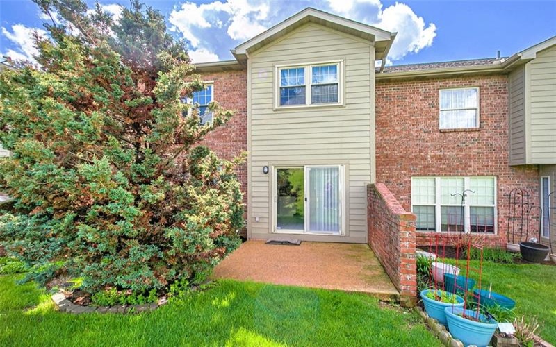 1004 Augusta Ln, Jeannette, 15644, 3 Bedrooms Bedrooms, 9 Rooms Rooms,2.1 BathroomsBathrooms,Residential,For Sale,Augusta Ln,1699867