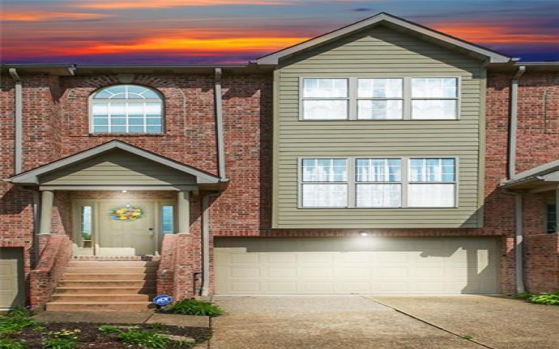 1004 Augusta Ln, Jeannette, 15644, 3 Bedrooms Bedrooms, 9 Rooms Rooms,2.1 BathroomsBathrooms,Residential,For Sale,Augusta Ln,1699867