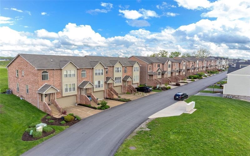 1004 Augusta Ln, Jeannette, 15644, 3 Bedrooms Bedrooms, 9 Rooms Rooms,2.1 BathroomsBathrooms,Residential,For Sale,Augusta Ln,1699867