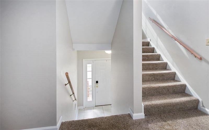 1004 Augusta Ln, Jeannette, 15644, 3 Bedrooms Bedrooms, 9 Rooms Rooms,2.1 BathroomsBathrooms,Residential,For Sale,Augusta Ln,1699867