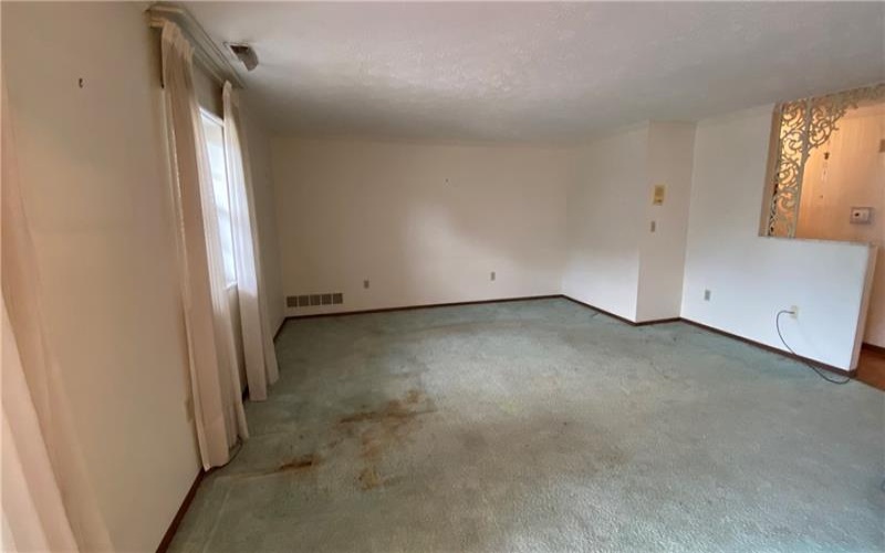 103 Woodstone, New Kensington, 15068, 2 Bedrooms Bedrooms, 6 Rooms Rooms,2 BathroomsBathrooms,Residential,For Sale,Woodstone,1699921