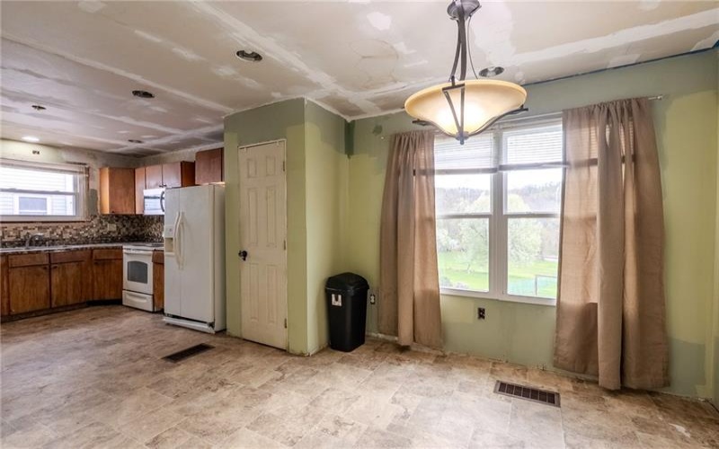 890 Venetia Rd., Venetia, 15367, 4 Bedrooms Bedrooms, 10 Rooms Rooms,2 BathroomsBathrooms,Residential,For Sale,Venetia Rd.,1698006