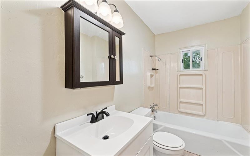 93 Koter Dr, Jeannette, 15644, 2 Bedrooms Bedrooms, 5 Rooms Rooms,1 BathroomBathrooms,Residential,For Sale,Koter Dr,1699836