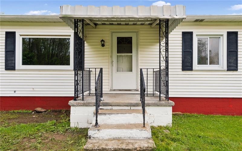 93 Koter Dr, Jeannette, 15644, 2 Bedrooms Bedrooms, 5 Rooms Rooms,1 BathroomBathrooms,Residential,For Sale,Koter Dr,1699836