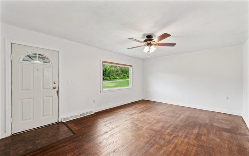 93 Koter Dr, Jeannette, 15644, 2 Bedrooms Bedrooms, 5 Rooms Rooms,1 BathroomBathrooms,Residential,For Sale,Koter Dr,1699836