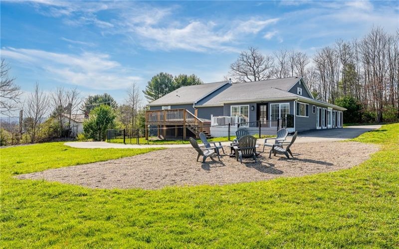 134 Burke Rd, Farmington, 15437, 4 Bedrooms Bedrooms, ,3.1 BathroomsBathrooms,Residential,For Sale,Burke Rd,1699838