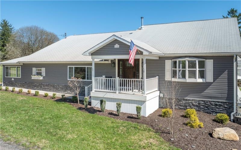 134 Burke Rd, Farmington, 15437, 4 Bedrooms Bedrooms, ,3.1 BathroomsBathrooms,Residential,For Sale,Burke Rd,1699838