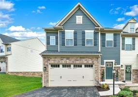 7005 Augusta Ln, Jeannette, 15644, 3 Bedrooms Bedrooms, 10 Rooms Rooms,2.1 BathroomsBathrooms,Residential,For Sale,Augusta Ln,1699881
